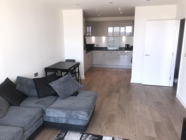 Beautiful Bedroom in New Build Apartment Main Photo