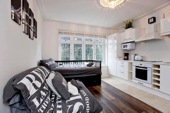 Modern studio, great location Main Photo