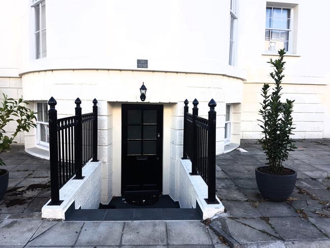 Available August 25 Lovely En-Suite Double Bedroom Main Photo