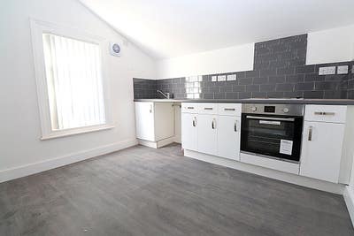 Affordable Double  Ensuite Close to Hospital  Main Photo