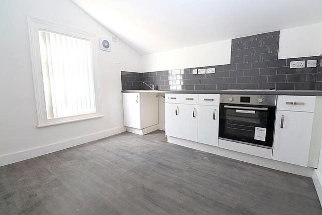 Affordable Double  Ensuite Close to Hospital  Main Photo