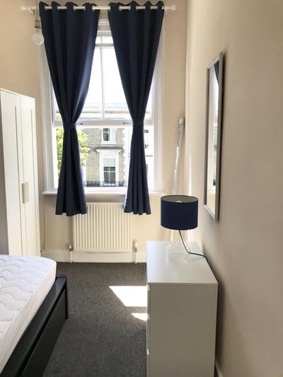 Great single room ( nothing hill gate) for 2 weeks Main Photo