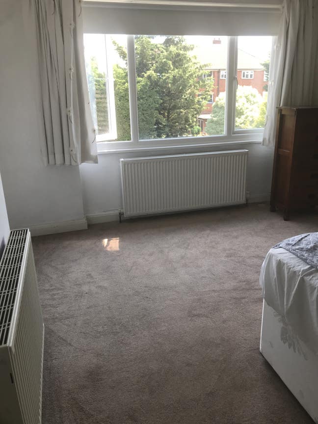 Large double room to rent Main Photo