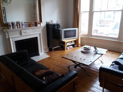 1 room available in large airy garden flat Main Photo