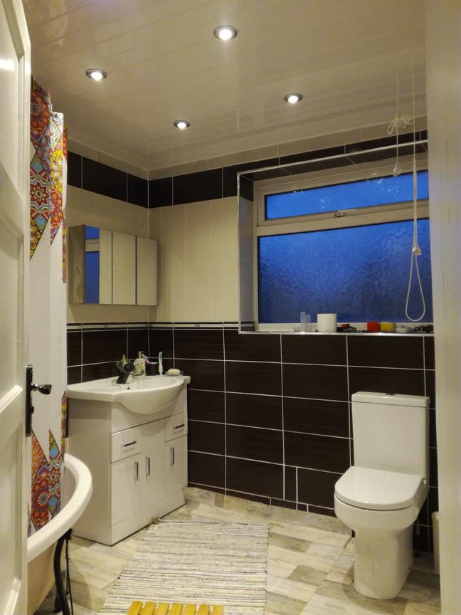 Double room in good part of Kenton bills include Main Photo