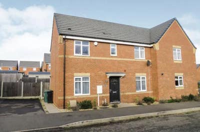 Double and single room to rent in Walsall Main Photo