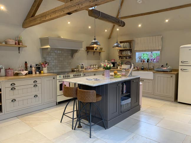 Spacious room in a beautiful country annexe  Main Photo