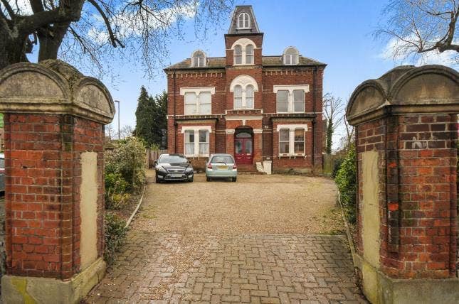 Entire flat (furnished / fast to central London) Main Photo