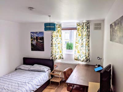 Clean & Contemporary - Female only Main Photo