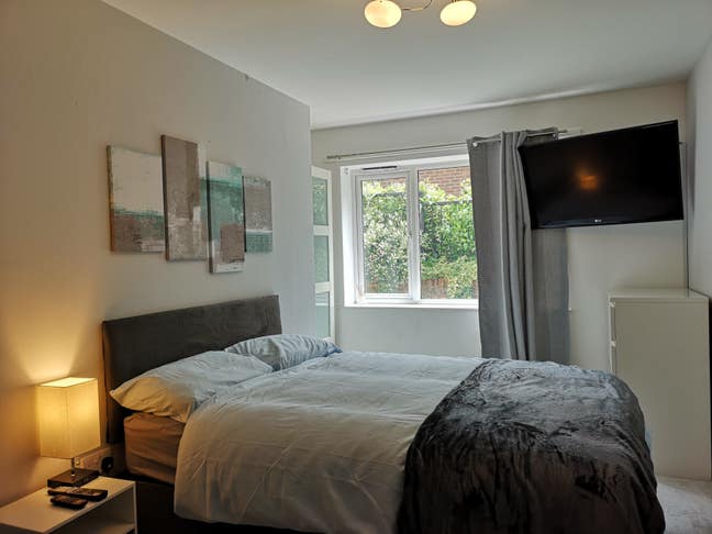Large Double Room - Newly Decorated  Main Photo