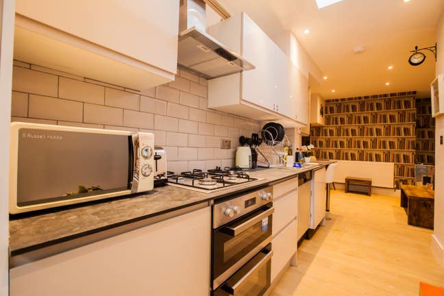 Wandsworth Modern Double En-suite Room with Garden Main Photo