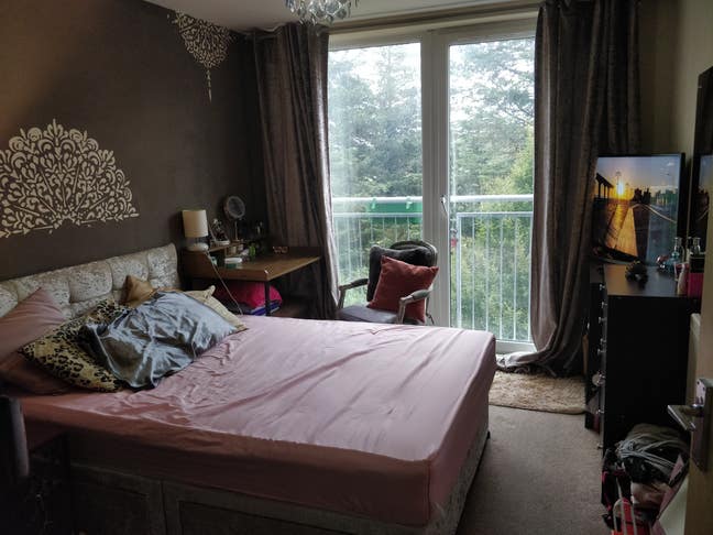 Large double room, refurb'd cosy flat w ensuite  Main Photo