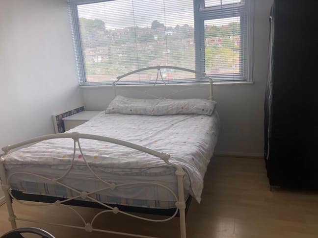 Large bright double room for female Main Photo