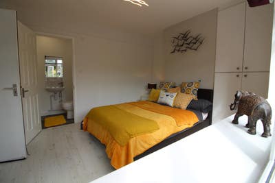 En-Suite Room Available Now !  Main Photo
