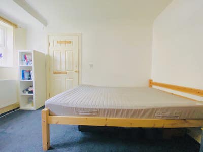 A double room available to move in from 1st Novemb Main Photo