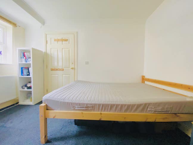 A double room available to move in from 1st Novemb Main Photo