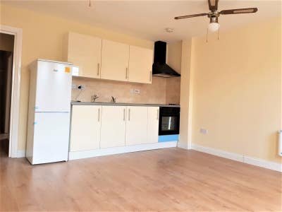   1 Bedroom Flat in Docklands £1500 inc Wifi Main Photo