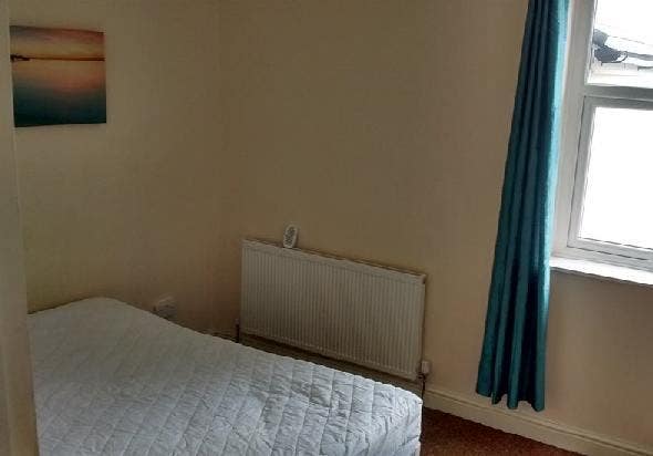 Bedroom - suitable for professional / student Main Photo