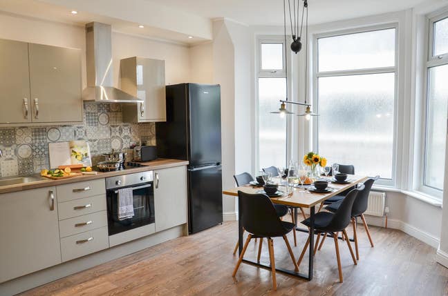 Fully Furnished en-suite rooms. All bills included Main Photo
