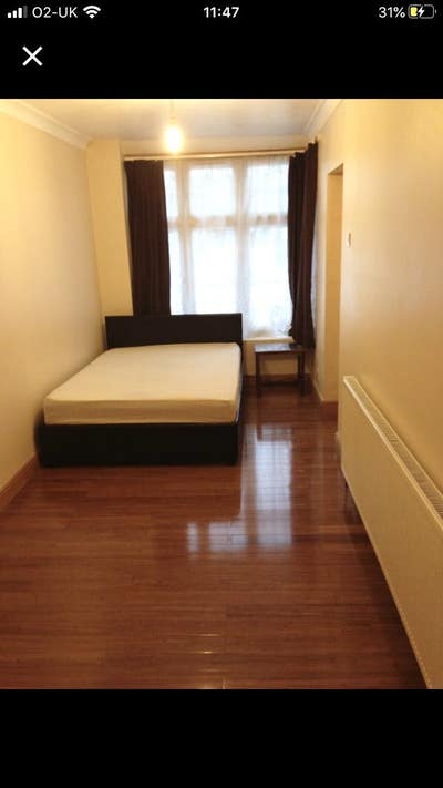Cranford nr to Heathrow Excellent studio &pound;1200p/m Main Photo