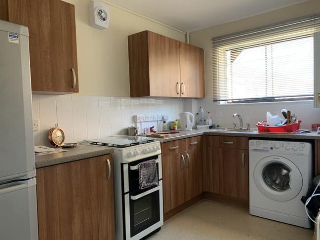 Spacious double bedroom in prime location Main Photo
