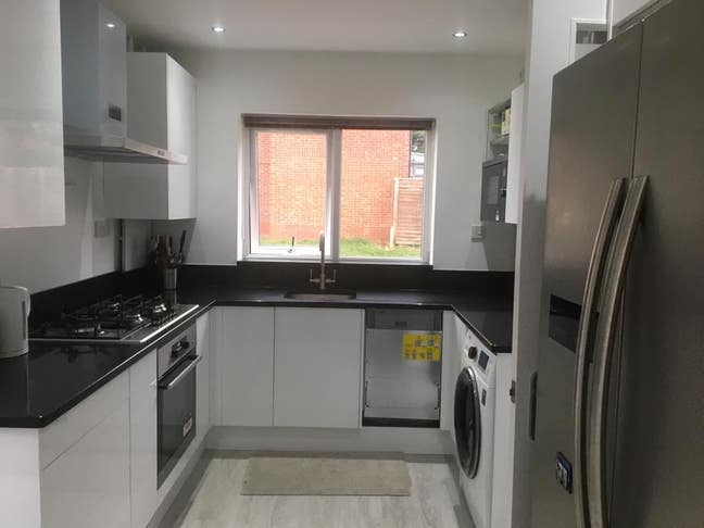 Amazing 4 BR House in quiet location Main Photo