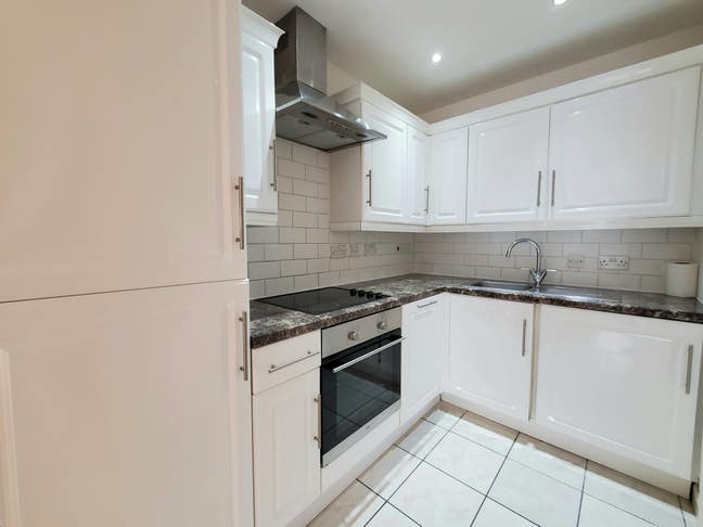 Beautiful 1-Bedroom, Private Balcony,Prime Locatio Main Photo