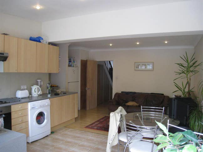 Large double bedroom with en suite bathroom Main Photo