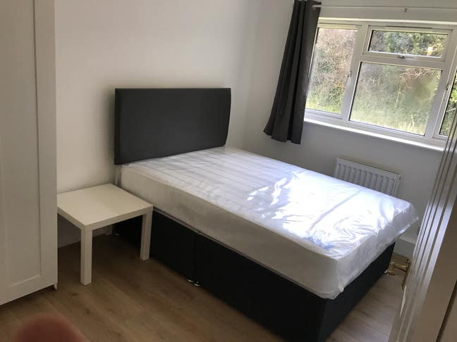 Double Room to Rent in Clean, Tidy & Friendly Home Main Photo