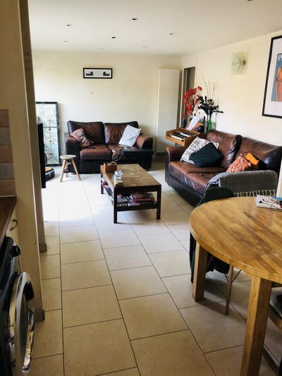 Room available in Tower Hill for short stay! Main Photo