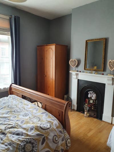 Room to Let in Professional House Share Main Photo