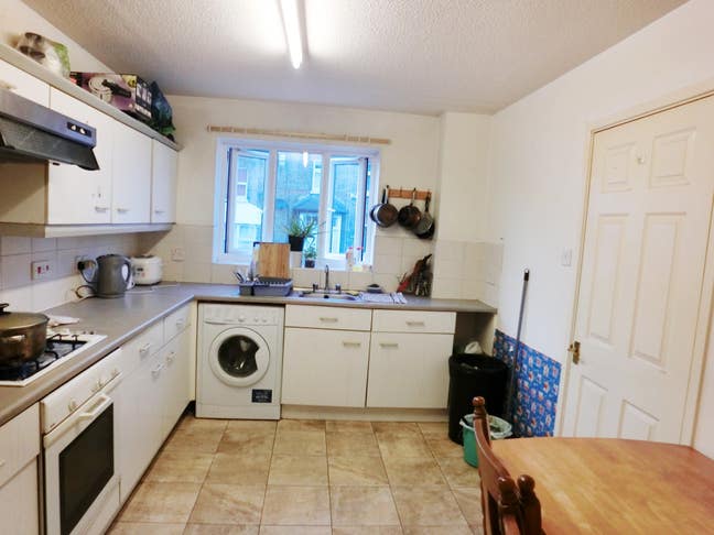 Large double room 1 minis walk to charlton station Main Photo