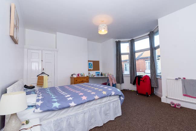 Location✅ Big Rooms✅ No Bills✅ Main Photo