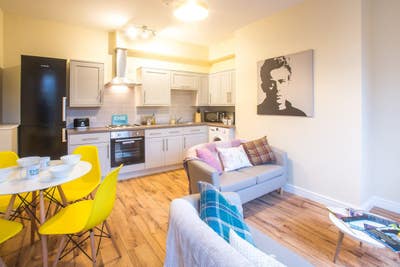 Recently refurbished 4 bed house close to Uni Main Photo