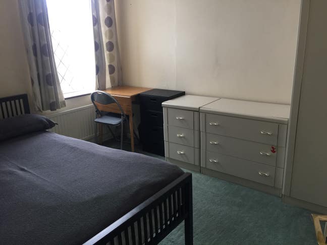 Double room in clean shared house Main Photo