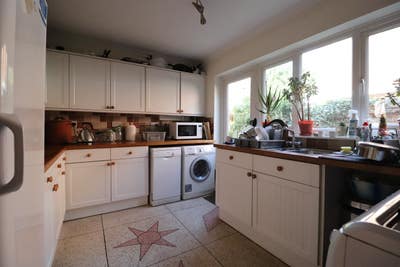 Town Centre I Zero Deposit I Spacious Room Main Photo