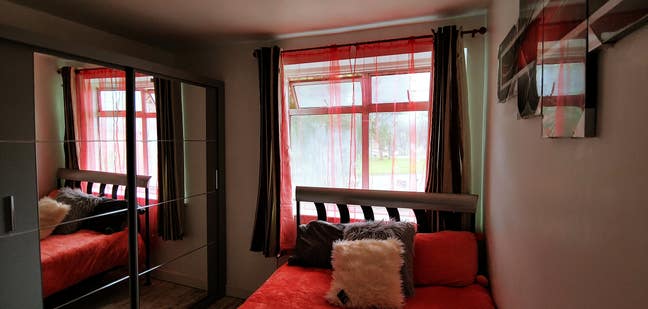 En Suite Room in a Freshly Decorated House Main Photo