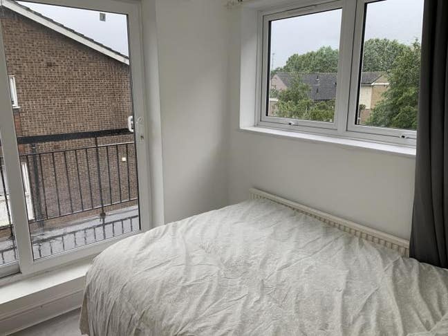 Double Roomwith balcony Capstan Square Main Photo