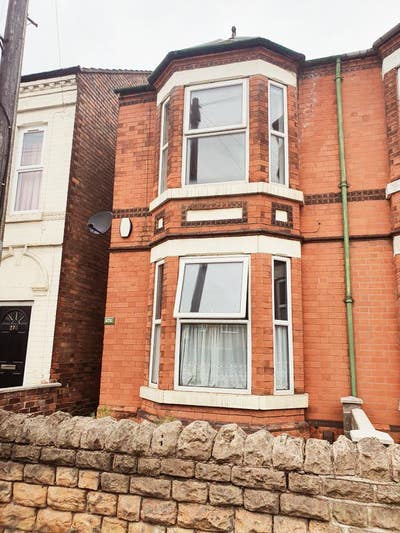 Big double room in Beeston inc ALL Bills & Cleaner Main Photo