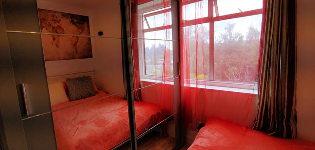 En Suite Room in a Freshly Decorated House Main Photo