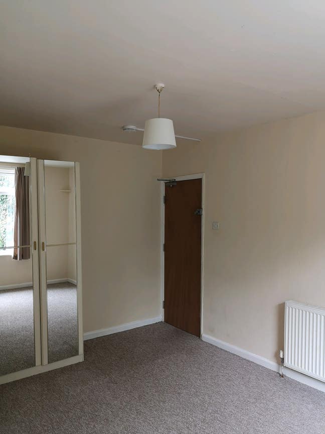 Large room Main Photo