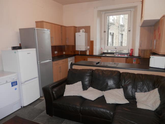  2 double bedroom  available in 4bed flat Main Photo