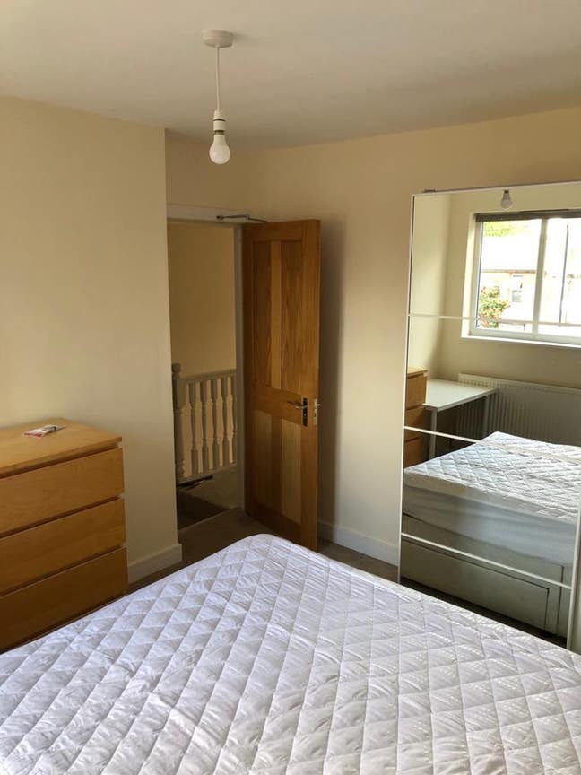 Double Room, Crawley Town Centre Main Photo