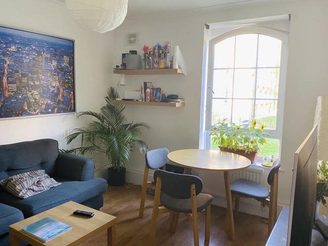 Beautiful 4 bedroom flat with lounge Main Photo