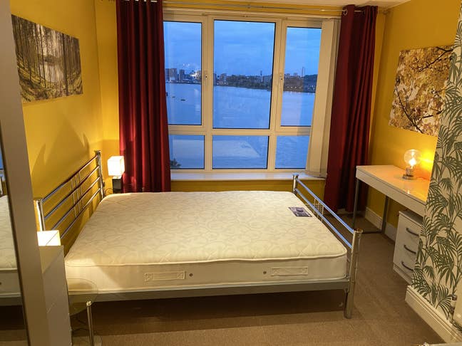 River View Double+Bathroom+Gym+Air Con: Silvertown Main Photo