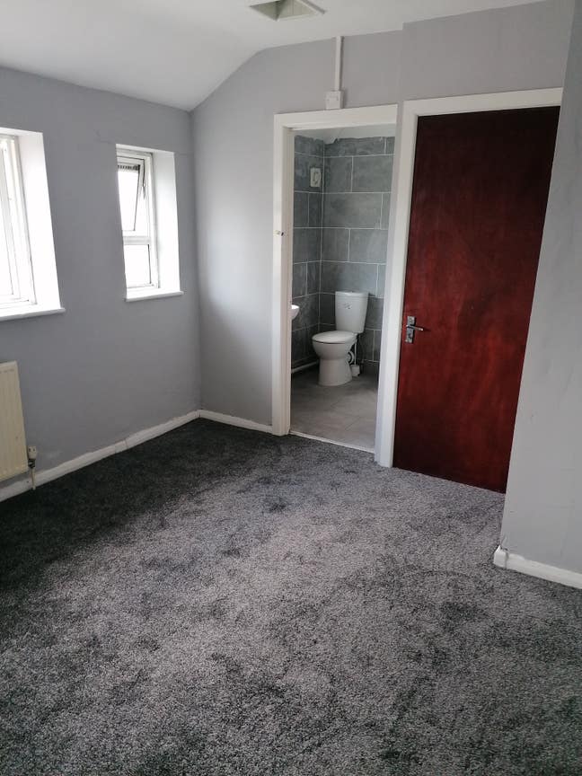 Ensuite room available immediately with &pound;0 Deposit Main Photo