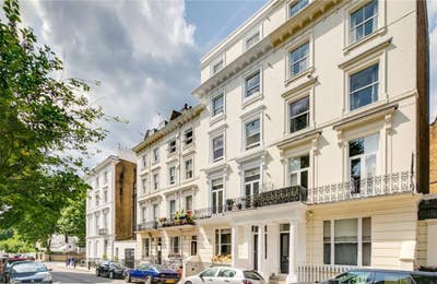 Luxury garden flat with en suite & terrace Main Photo