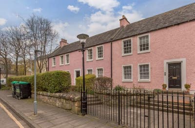 Charming studio flat in excellent location Main Photo