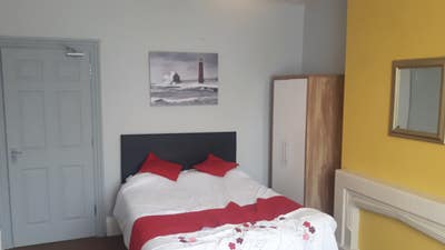 Spacious Double room in Dudley Town centre House Main Photo