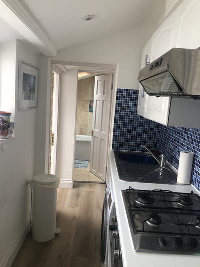 Double Room to let in pretty cottage.  Main Photo